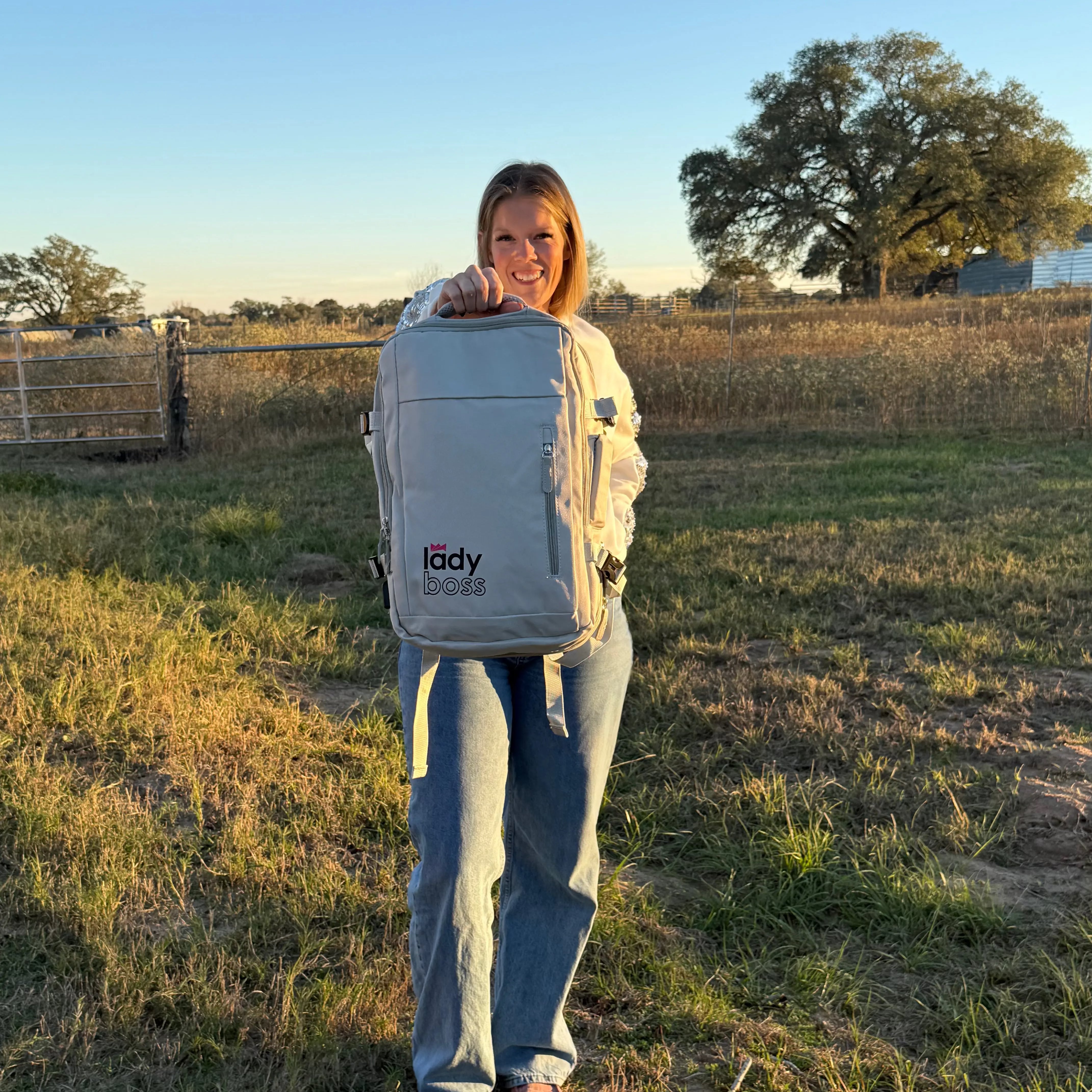 Person holding a backpack with 'Iudy' branding in an outdoor setting