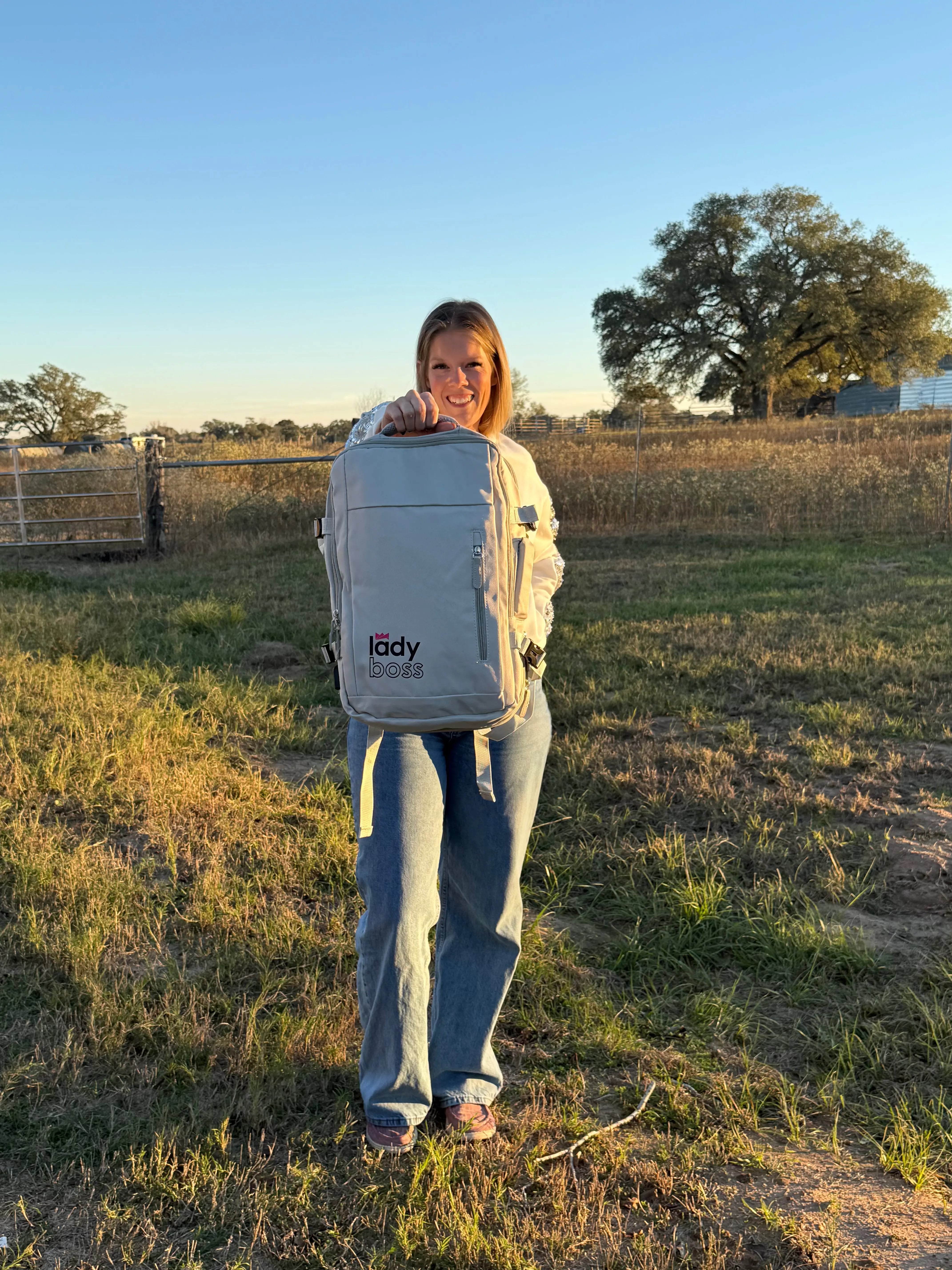 Person holding a backpack with 'Iudy' branding in an outdoor setting
